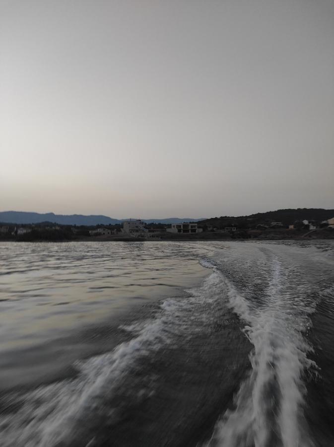 Platsa Megas Limnionas